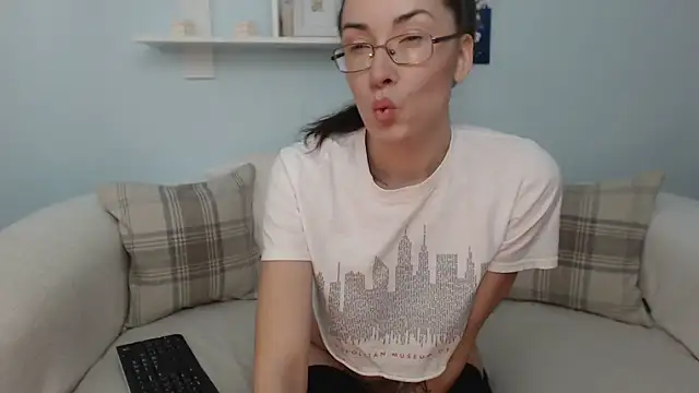 Snapshot of Sofi_so chatting on 12/21/25, 09:38 Sofi so online show from 12/21/25, 09:38