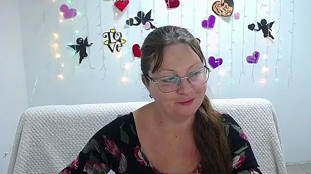 VanessaHotts online show from 02/21/25, 03:21