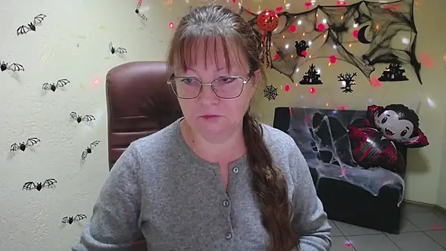 VanessaHotts online show from 10/20/25, 05:08