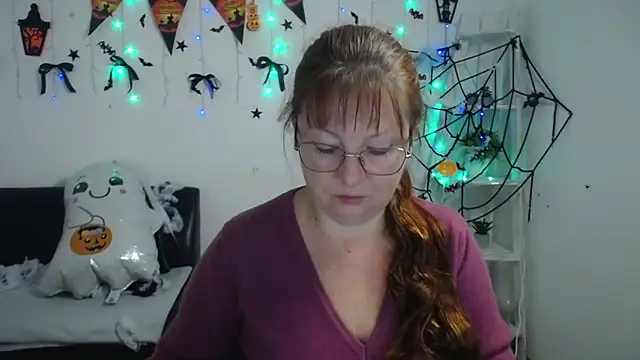 VanessaHotts online show from 10/27/25, 06:06