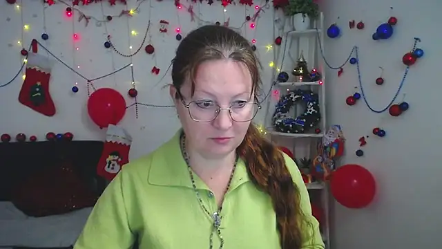 VanessaHotts online show from 12/17/25, 06:08