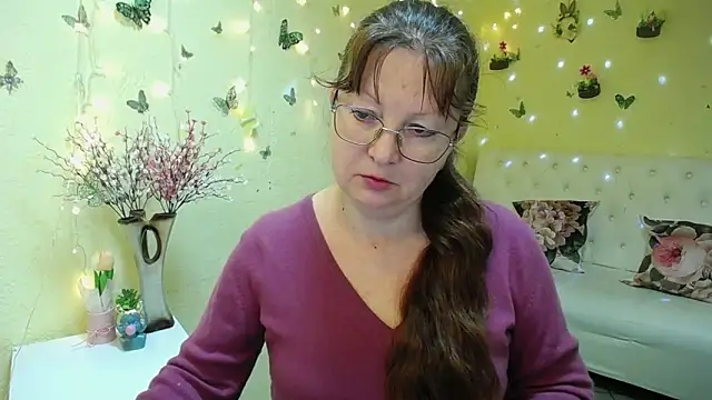 Snapshot of VanessaHotts chatting on 04/18/26, 05:11 VanessaHotts online show from 04/18/26, 05:11
