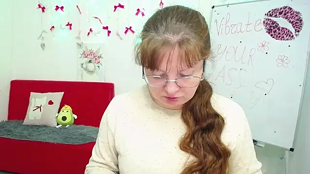 Snapshot of VanessaHotts chatting on 04/27/26, 05:05 VanessaHotts online show from 04/27/26, 05:05