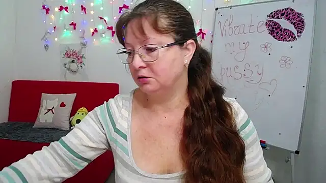 Snapshot of VanessaHotts chatting on 05/02/26, 05:01 VanessaHotts online show from 05/02/26, 05:01