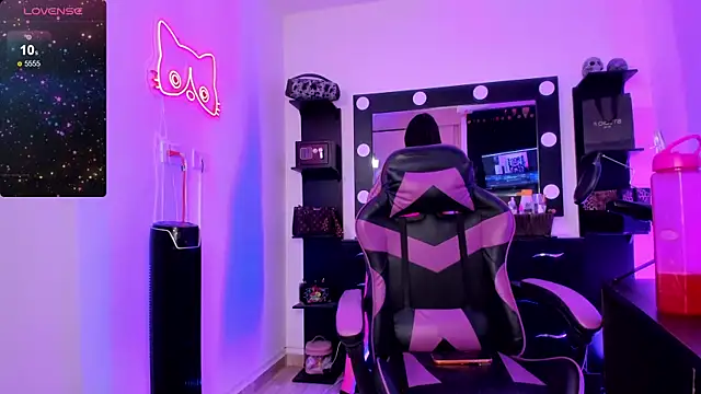 Snapshot of miss_kitty chatting on 03/12/26, 11:22 miss kitty online show from 03/12/26, 11:22