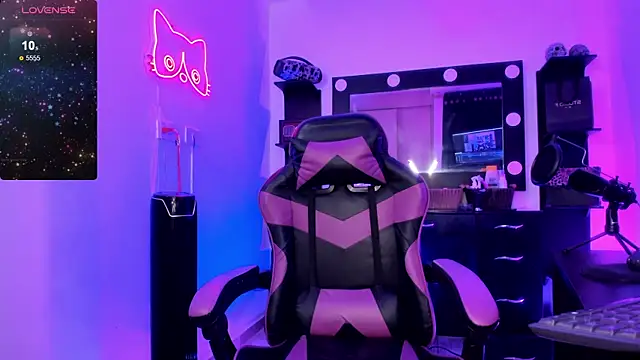 Snapshot of miss_kitty chatting on 04/09/26, 12:54 miss kitty online show from 04/09/26, 12:54