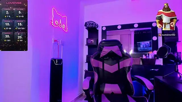 Snapshot of miss_kitty chatting on 04/15/26, 01:34 miss kitty online show from 04/15/26, 01:34