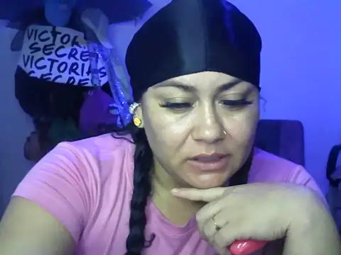 Snapshot of AliceFox_Milf chatting on 02/17/26, 04:20 AliceFox Milf online show from 02/17/26, 04:20