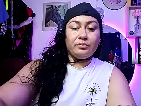 Snapshot of AliceFox_Milf chatting on 03/29/26, 05:29 AliceFox Milf online show from 03/29/26, 05:29