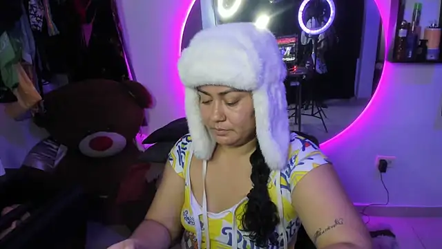 Snapshot of AliceFox_Milf chatting on 04/01/26, 05:41 AliceFox Milf online show from 04/01/26, 05:41