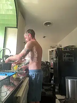 Snapshot of mandjpuff2 chatting on 09/11/25, 07:25 mandjpuff2 online show from 09/11/25, 07:25