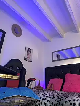 lonely shewolf online show from 11/19/25, 07:36