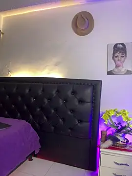 lonely shewolf online show from 12/17/25, 07:20