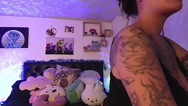 Snapshot of chanell_tattoo chatting on 12/16/24, 12:04 chanell tattoo online show from 12/16/24, 12:04