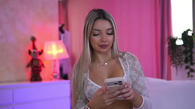 ArtTeasee online show from 12/15/25, 09:24