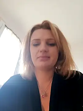 Snapshot of marilynecoquine chatting on 01/22/25, 10:40 marilynecoquine online show from 01/22/25, 10:40