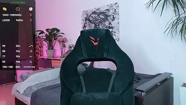 Snapshot of pale_skin chatting on 10/26/25, 02:23 pale skin online show from 10/26/25, 02:23