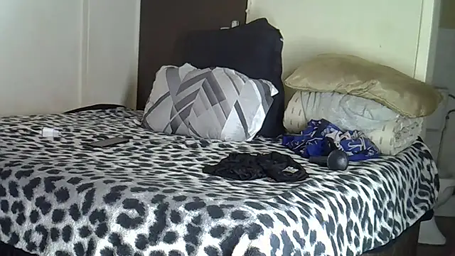 Snapshot of AddictiveAssCurves chatting on 04/17/26, 08:28 AddictiveAssCurves online show from 04/17/26, 08:28