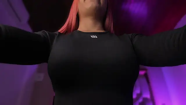 Snapshot of Emmily_Savage chatting on 04/10/26, 11:37 Emmily Savage online show from 04/10/26, 11:37