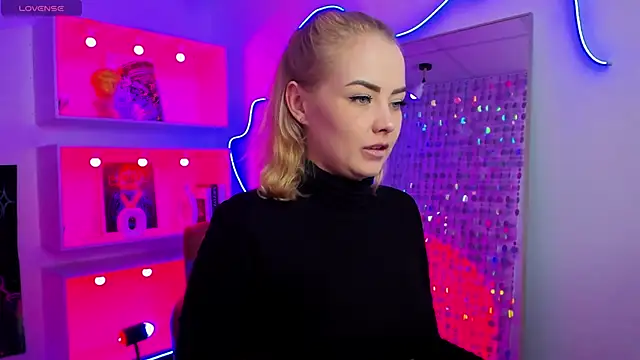 Snapshot of StephanieSweety chatting on 04/18/26, 06:12 StephanieSweety online show from 04/18/26, 06:12