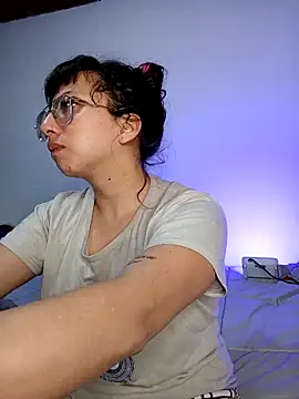 Piafisher1 online show from 10/31/25, 01:17