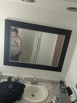 Snapshot of Geeznuts19 chatting on 01/19/26, 01:20 Geeznuts19 online show from 01/19/26, 01:20