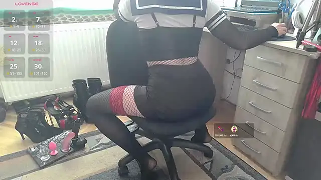 Snapshot of SissyLunaCD chatting on 03/17/25, 03:50 SissyLunaCD online show from 03/17/25, 03:50