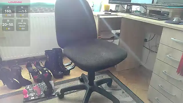 Snapshot of SissyLunaCD chatting on 03/20/25, 03:25 SissyLunaCD online show from 03/20/25, 03:25