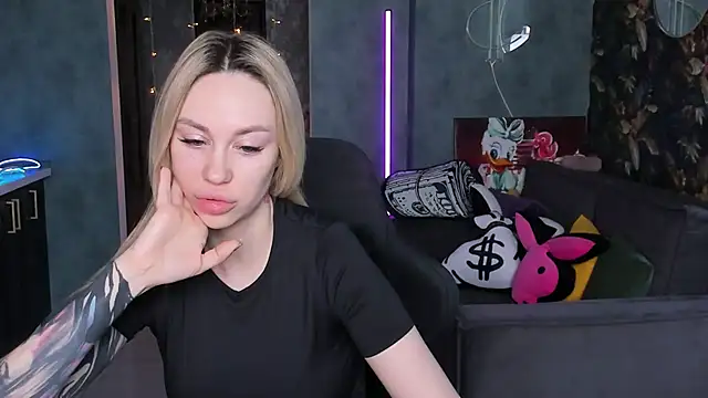 Snapshot of Blckmirrorr chatting on 03/14/26, 07:03 Blckmirrorr online show from 03/14/26, 07:03