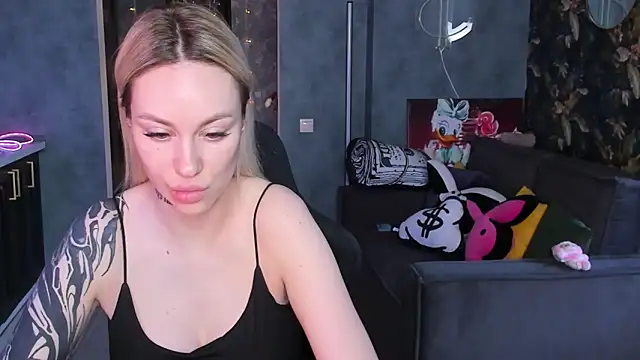 Snapshot of Blckmirrorr chatting on 03/17/26, 06:50 Blckmirrorr online show from 03/17/26, 06:50