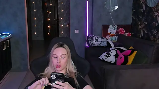 Snapshot of Blckmirrorr chatting on 03/17/26, 06:55 Blckmirrorr online show from 03/17/26, 06:55