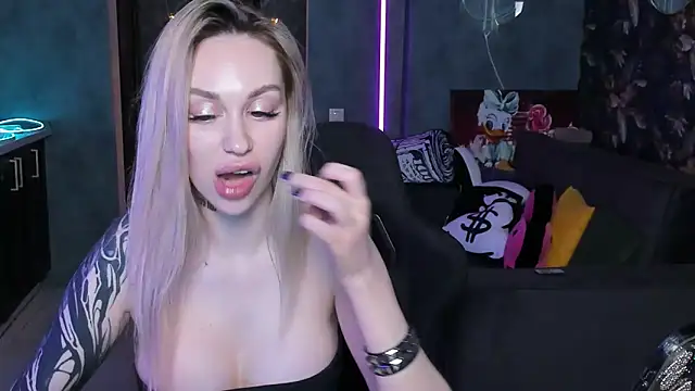 Snapshot of Blckmirrorr chatting on 03/21/26, 10:46 Blckmirrorr online show from 03/21/26, 10:46