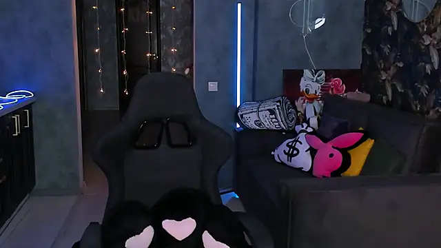 Snapshot of Blckmirrorr chatting on 03/28/26, 01:43 Blckmirrorr online show from 03/28/26, 01:43