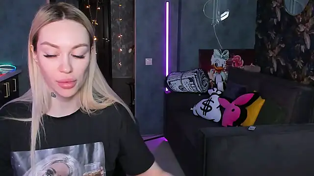 Snapshot of Blckmirrorr chatting on 03/29/26, 11:54 Blckmirrorr online show from 03/29/26, 11:54