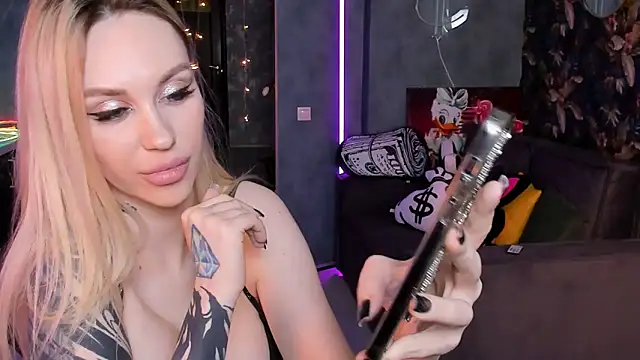 Snapshot of Blckmirrorr chatting on 03/30/26, 12:00 Blckmirrorr online show from 03/30/26, 12:00