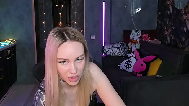 Snapshot of Blckmirrorr chatting on 04/01/26, 02:58 Blckmirrorr online show from 04/01/26, 02:58