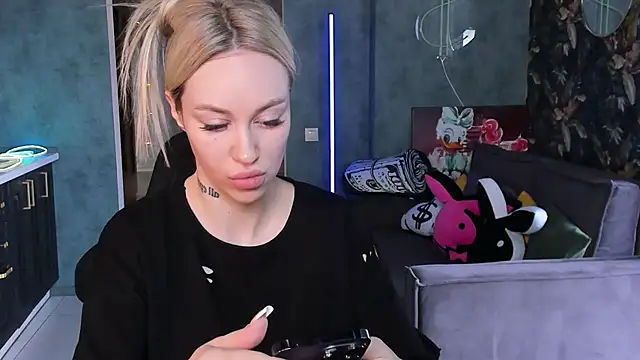 Snapshot of Blckmirrorr chatting on 04/25/26, 02:58 Blckmirrorr online show from 04/25/26, 02:58