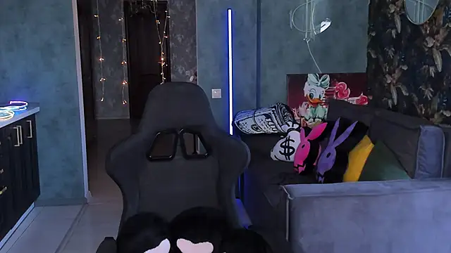 Snapshot of Blckmirrorr chatting on 04/27/26, 11:30 Blckmirrorr online show from 04/27/26, 11:30