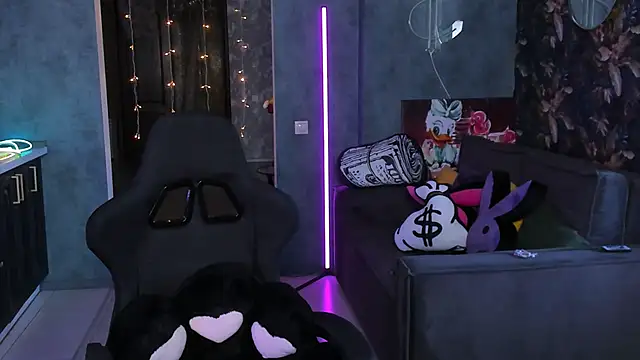 Snapshot of Blckmirrorr chatting on 04/29/26, 08:51 Blckmirrorr online show from 04/29/26, 08:51