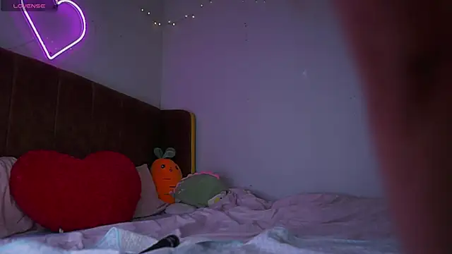 Snapshot of laybunny1 chatting on 10/29/25, 09:49 laybunny1 online show from 10/29/25, 09:49