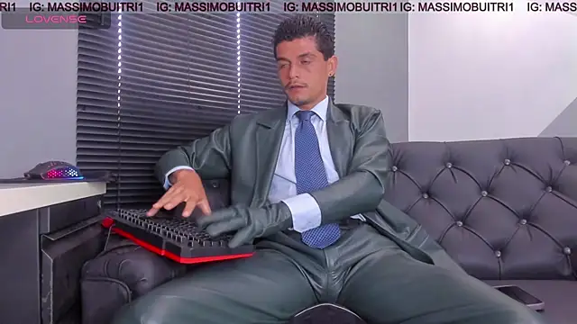 Snapshot of massimo_g chatting on 04/22/26, 01:45 massimo g online show from 04/22/26, 01:45