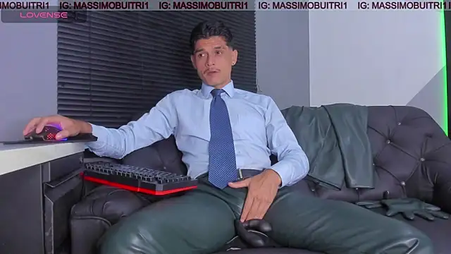 Snapshot of massimo_g chatting on 04/23/26, 01:51 massimo g online show from 04/23/26, 01:51