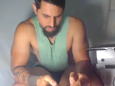 Snapshot of sebasx412 chatting on 02/10/25, 08:00 sebasx412 online show from 02/10/25, 08:00