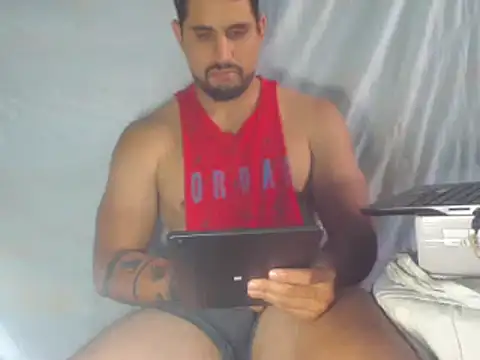 Snapshot of sebasx412 chatting on 02/13/25, 09:06 sebasx412 online show from 02/13/25, 09:06