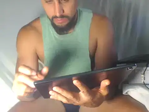 Snapshot of sebasx412 chatting on 10/17/25, 08:11 sebasx412 online show from 10/17/25, 08:11