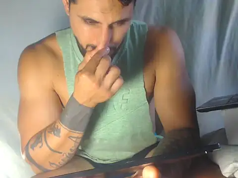 Snapshot of sebasx412 chatting on 11/13/25, 08:52 sebasx412 online show from 11/13/25, 08:52