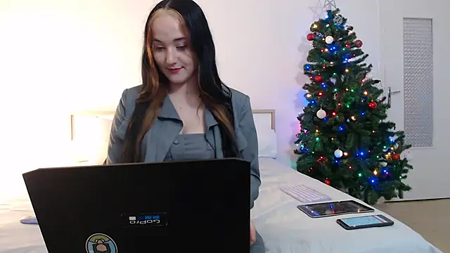 Snapshot of Crystal-dreamt chatting on 12/05/24, 02:44 Crystal-dreamt online show from 12/05/24, 02:44