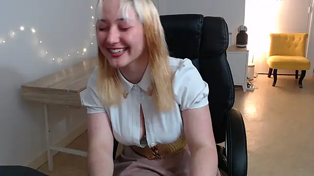 Snapshot of Crystal-dreamt chatting on 09/14/25, 08:46 Crystal-dreamt online show from 09/14/25, 08:46