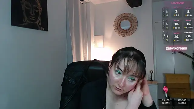 Crystal-dreamt online show from 04/17/26, 12:19