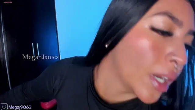 Snapshot of meganjames1 chatting on 04/01/26, 12:28 meganjames1 online show from 04/01/26, 12:28